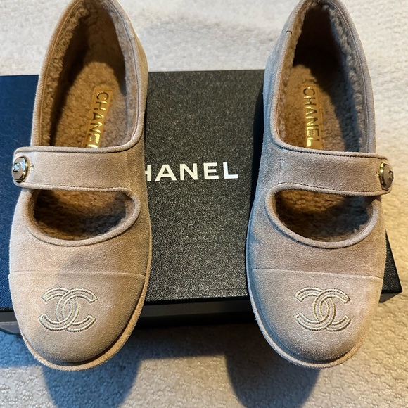 Chanel Tan Mary Jane Shoes - Picture 1 of 4